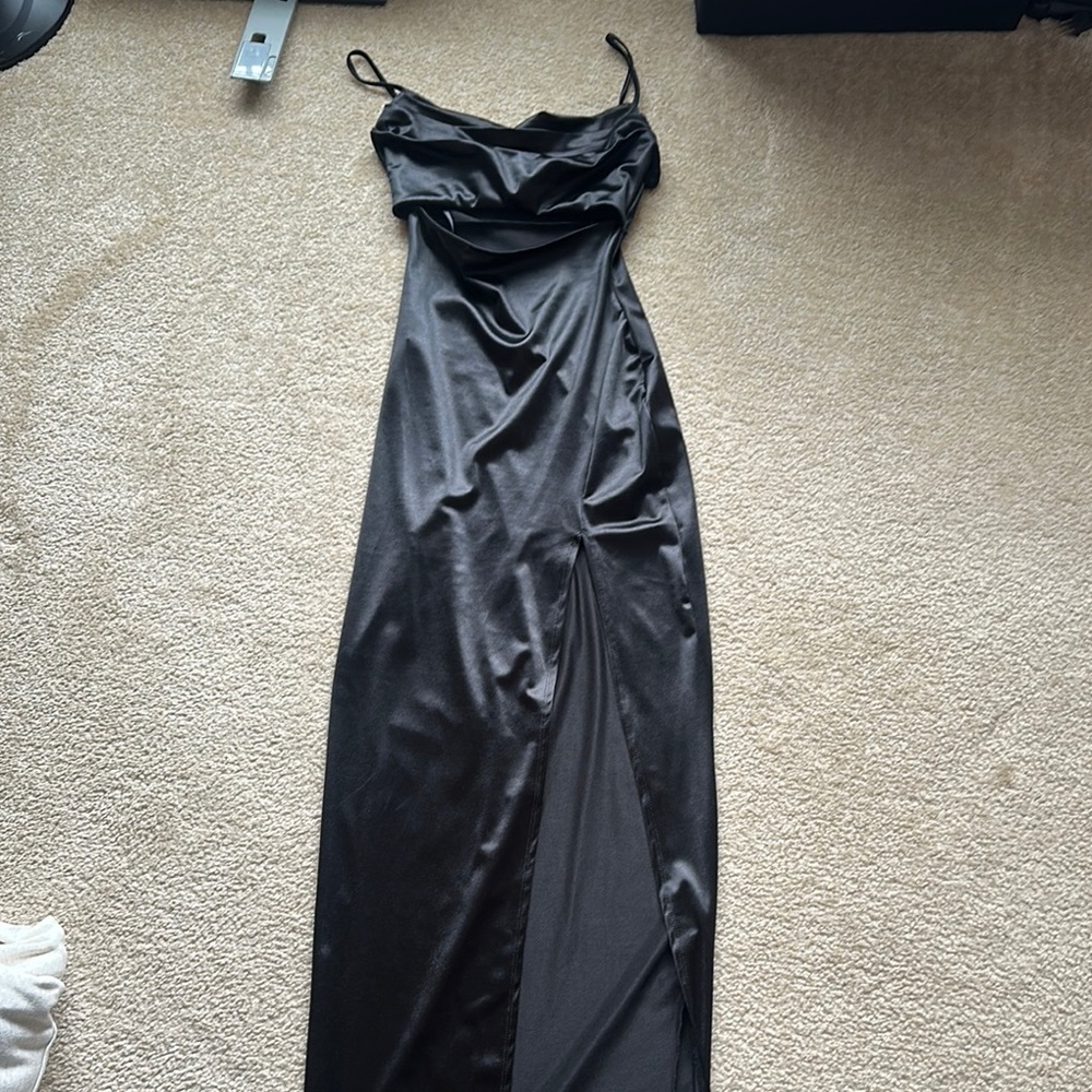 BLACK FORMAL WINDSOR DRESS WITH CUTOUT